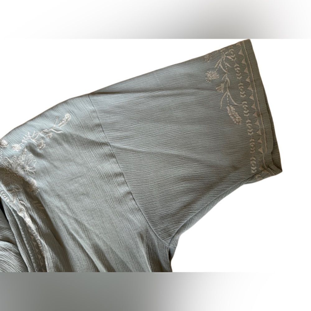 Knox Rose Embroidered Open Front Kimono - Picture 3 of 3
